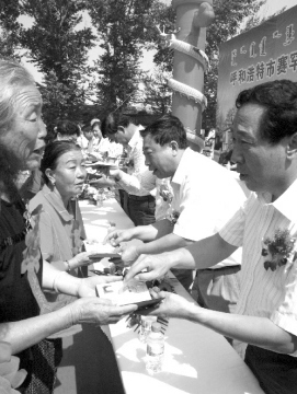 为失地农民办医疗保险