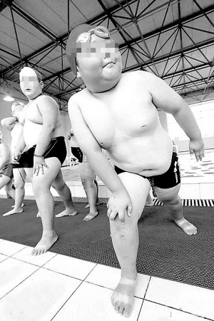 9岁男孩重达60公斤 小鸡鸡