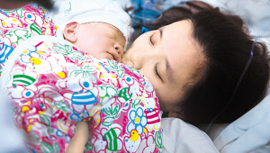 桑兰高位截瘫 也能当妈妈