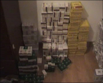 上海药品黑市调查：药贩收购翻新过期药转卖外地