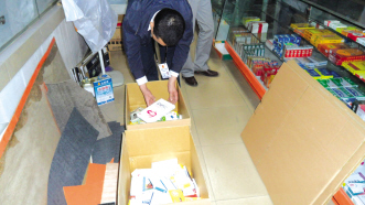 夜间“回马枪”直指无证药店