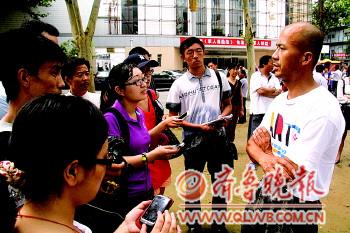 “被充气”男孩脱离危险 院方考虑请儿科专家会诊