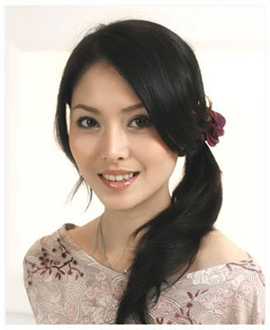 5分钟打造1款浪漫女人马尾