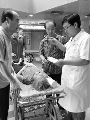 带着病人跑急诊