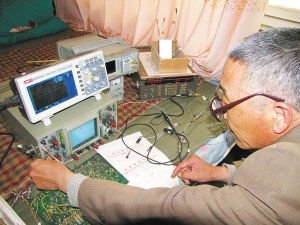 威武 国内五旬老人“颠覆”爱因斯坦相对论