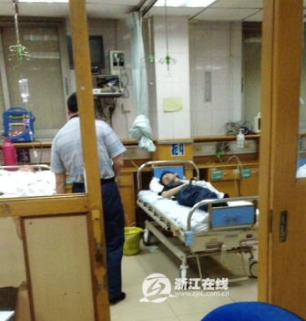 大四男生“散伙饭”喝4斤高度白酒进抢救室