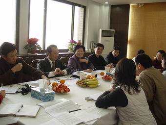 叶耀宇副局长到联系点省药品认证管理中心参加党支部组织的“保持共产党员先进性大讨论”