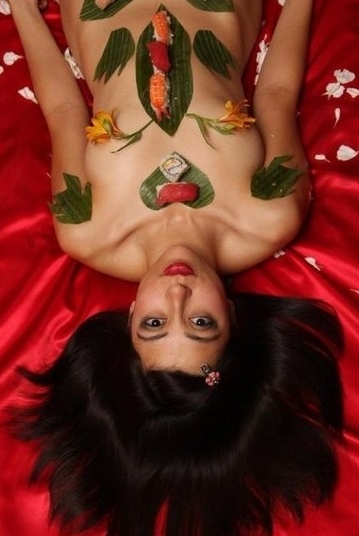 探秘日本女体盛：处女才能激发食欲