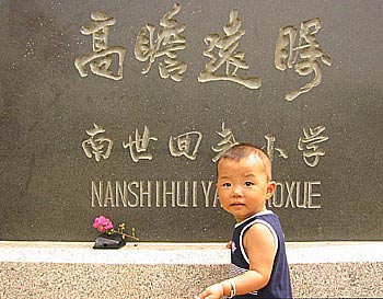 培养女儿看书好习惯