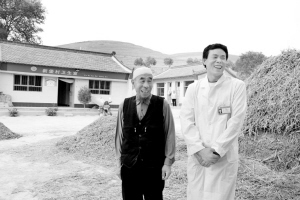 父子村医情