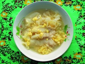 雪耳鸡蛋竹笙汤消脂减肥润肤养颜