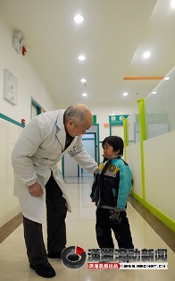 21岁小伙身高仅94厘米 最大愿望就是能长高