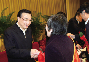 充分发挥广大医务人员积极性深入推进卫生事业改革与发展