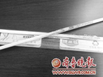 发霉精品筷美食城 调查称一次性木筷多属三无