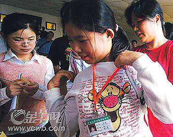 少女父母离异无人抚养 生活艰难写杀父日记