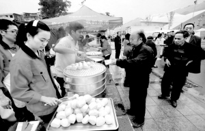 地震了，给村民讲讲吃喝安全