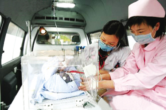 重庆：首个“移动婴儿急救病房”出动