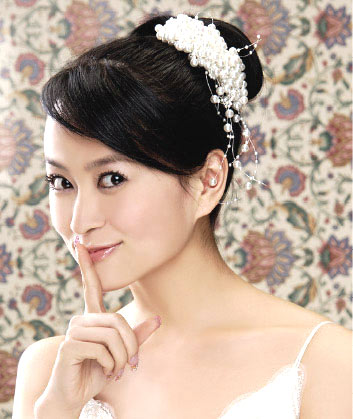 两款娇美发型装扮妩媚新娘
