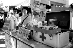 城管高考爱心点备防中暑药品
