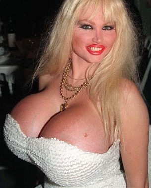 人体探秘：盘点世界九大巨乳女郎