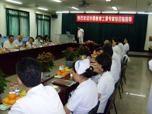 党建达标检查快讯之六：评估专家组到宣武医院检察党建工作