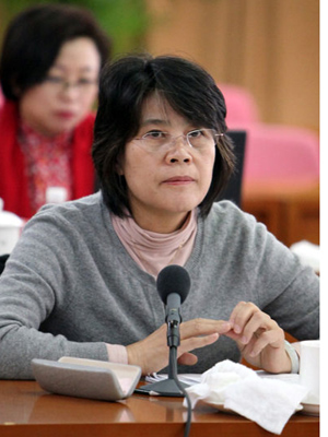 柯杨：大小病都去大医院病根在基层不足