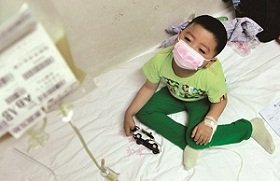 5岁男童患白血病 父亲配型成功拒绝骨髓移植