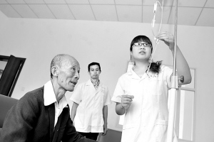 定向医学生留在农村 给个理由先