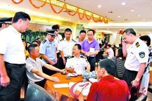 广州控烟开出首张50元罚单 被罚者无异议