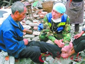 佛山“人民满意的白衣天使”：不怕丢官降药价