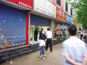 烟酒店女店员被神秘飞镖麻醉 未有财产损失