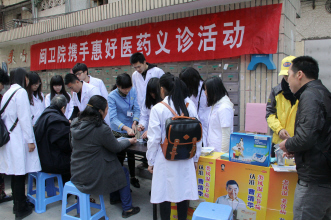 惠好携手厂家进社区义诊
