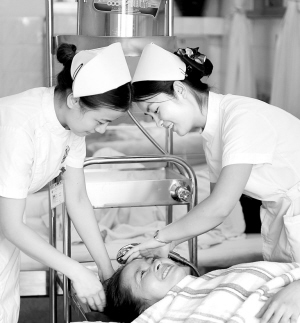 百年“仁术”天使情——湖南省人民医院开展优质护理服务纪实