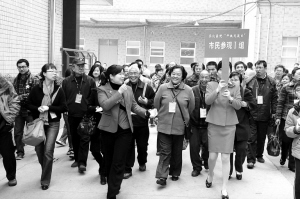 邀市民“视察”医院