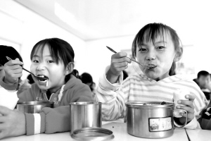 “热饭工程”暖学童