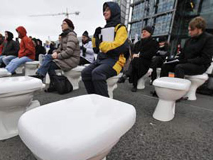 全球26亿人无厕所上？