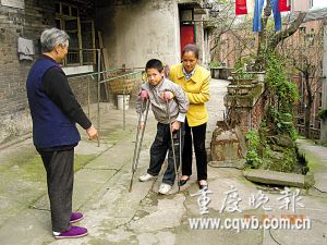 儿子脑瘫十一年母亲陪读整三载