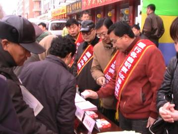 洮南市食品药品监督管理局开展“3.15”国际消费者权益日宣传活动