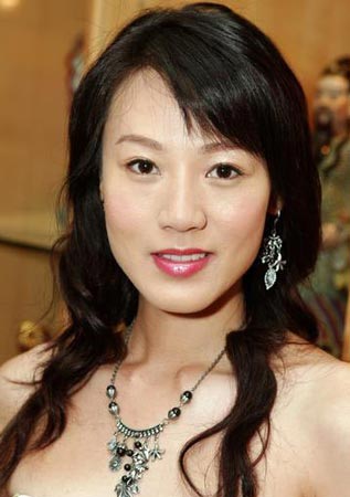 30岁熟女明星最爱风情卷发