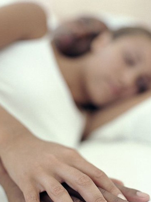 两性养生：女人“性奋”时的小动作