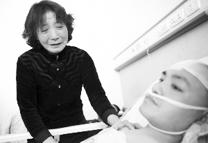 男孩出意外休学难毕业 气急引发脑膜炎昏迷俩月