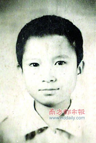 青年输血感染艾滋索赔无果 摔医院电话获刑1年