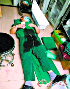 评论：医生睡倒在手术室提醒了什么
