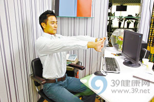 办公室健身操可美体塑身改善下半身肥胖