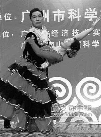 钟南山称医生被妖魔化主要责任在政府
