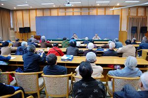 离退休党工委召开党员大会通报学校情况