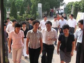 江西谢茹副省长视察南昌市社区药物维持治疗东湖门诊