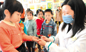 健康体检来到幼儿园