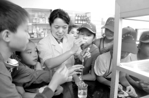 小学生探秘检疫实验室
