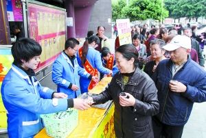 万和药房免费赠药 送消毒液防流感茶